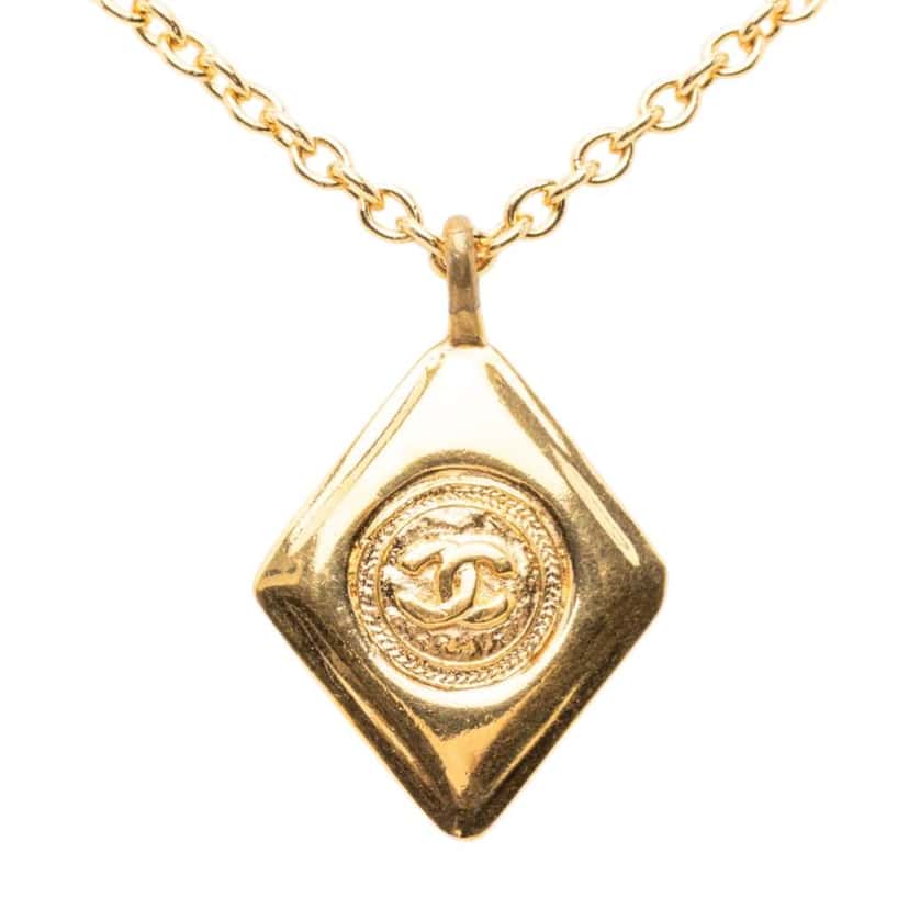 Chanel CC Gold Plated Diamond Shape Pendant Necklace Gold Metal Very good condition - Back View