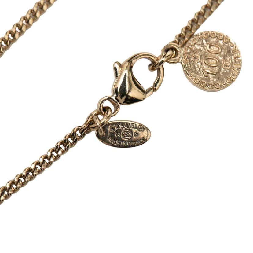 Chanel CC Gold Plated Pendant Necklace Gold Metal Very good condition - Model View