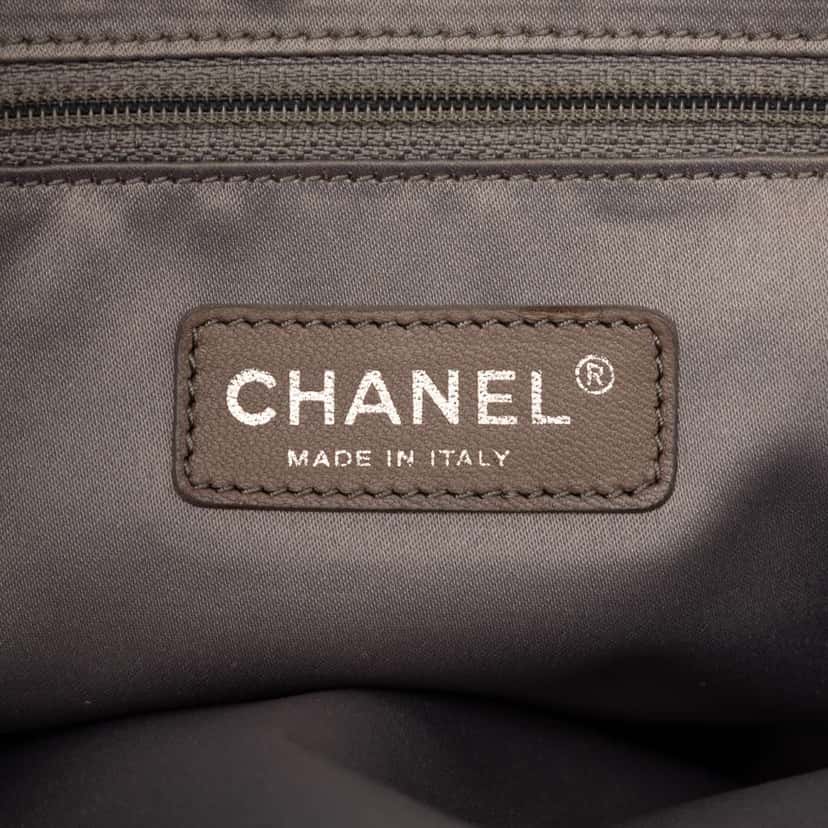 Chanel Caviar Grand Shopping Tote XL Black Leather Very good condition - Box View