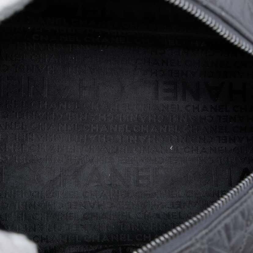 Chanel Small Distressed Lambskin Lady Braid Tote Black Leather Very good condition - Model View