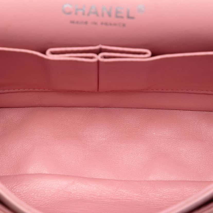 Chanel Medium Classic Lambskin Double Flap Pink Leather Very good condition - Model View