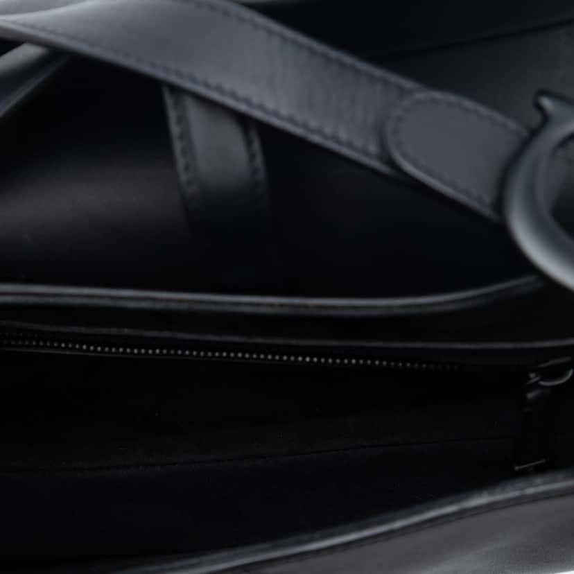 Dior Ultra Matte Calfskin Saddle Bag Black Leather Very good condition - Model View