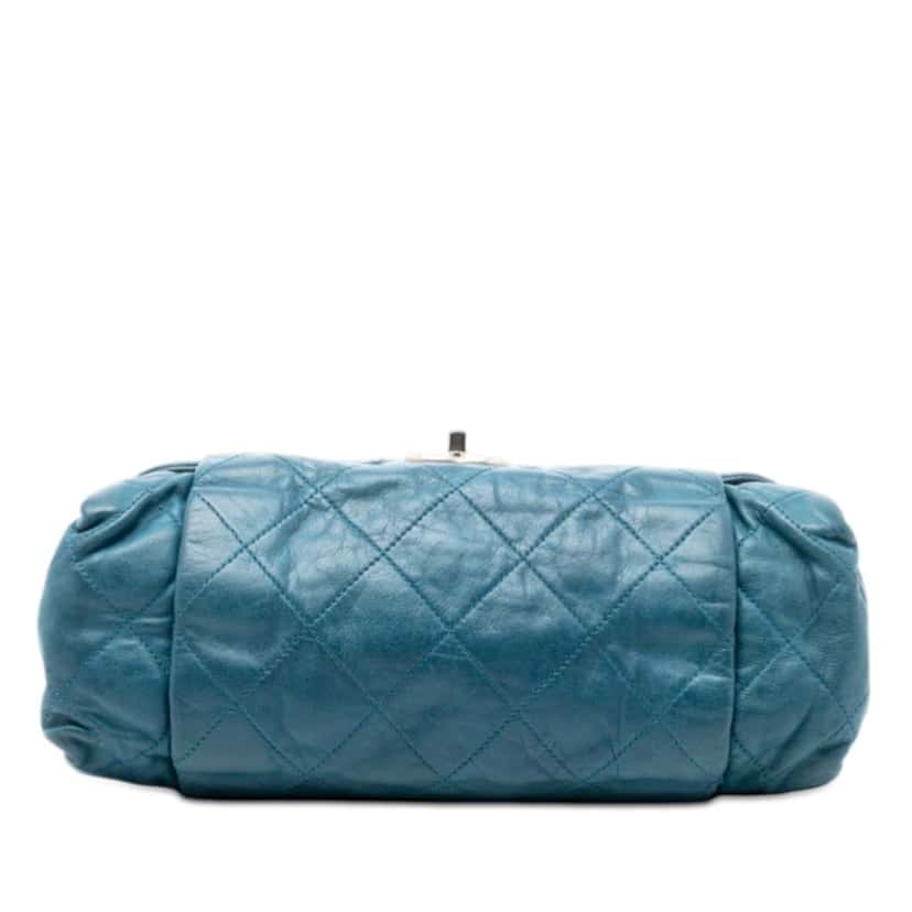 Chanel Large Quilted Iridescent Calfskin Chic Quilt Flap Blue Leather Very good condition - Inside View