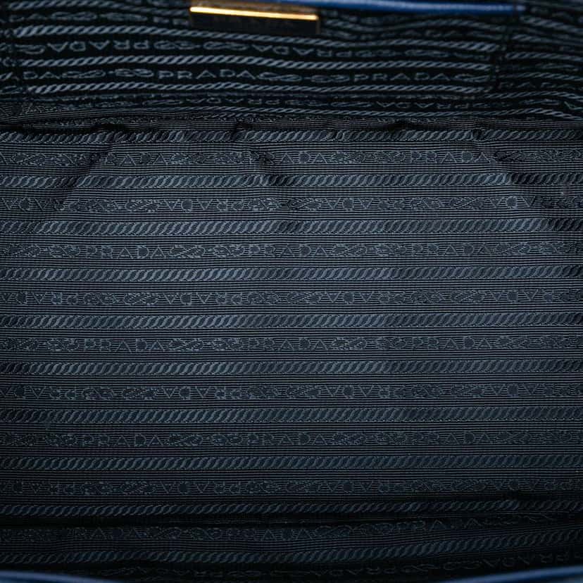 Prada Large Saffiano Lux Galleria Double Zip Tote Blue Leather Very good condition - Model View