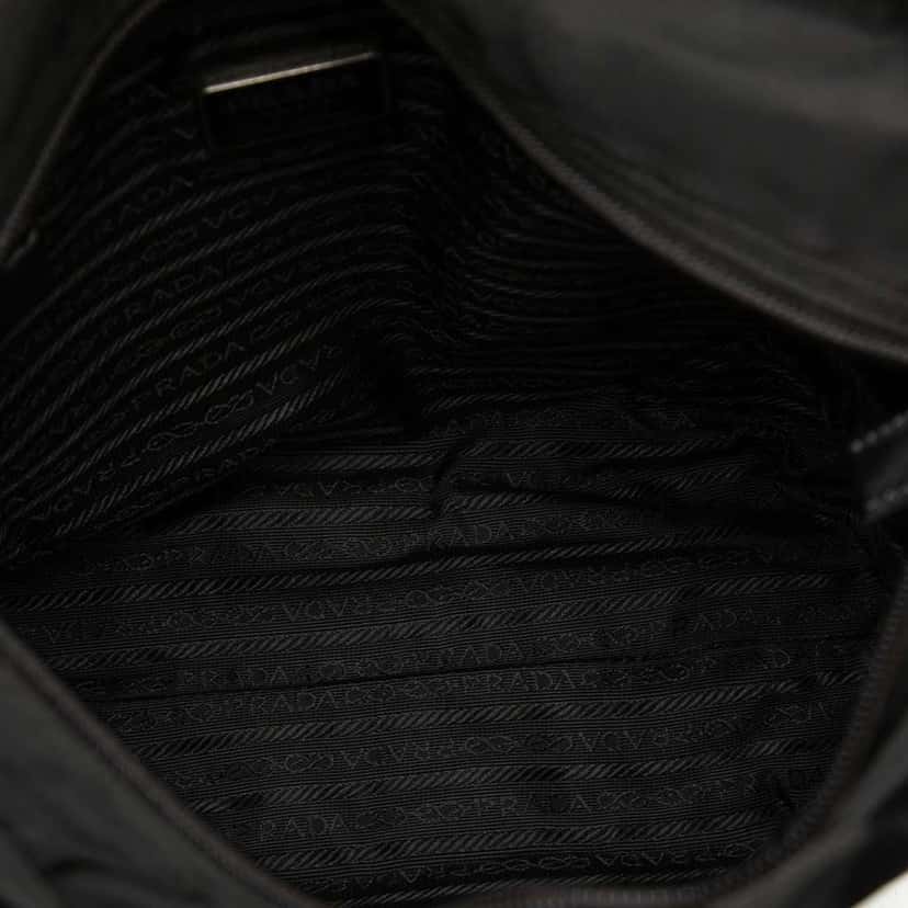 Prada Tessuto Tote Black Very good condition - Model View