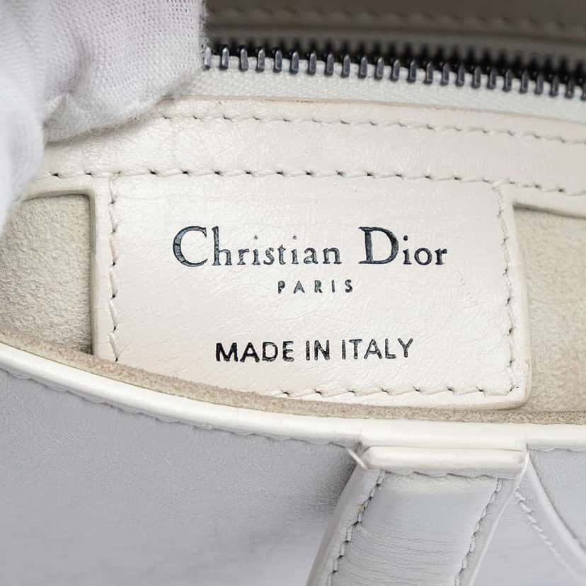 Dior Studded Leather Saddle Bag White Leather Very good condition - Box View