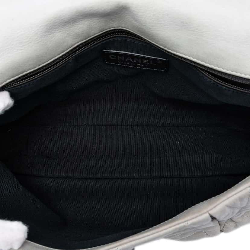 Chanel Large Quilted Iridescent Calfskin Coco Pleats Flap Grey Leather Very good condition - Model View
