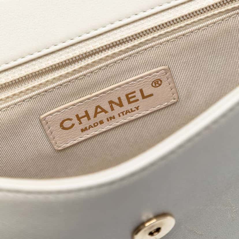 Chanel Medium Chevron Sheepskin Mademoiselle Vintage Flap White Leather Very good condition - Box View