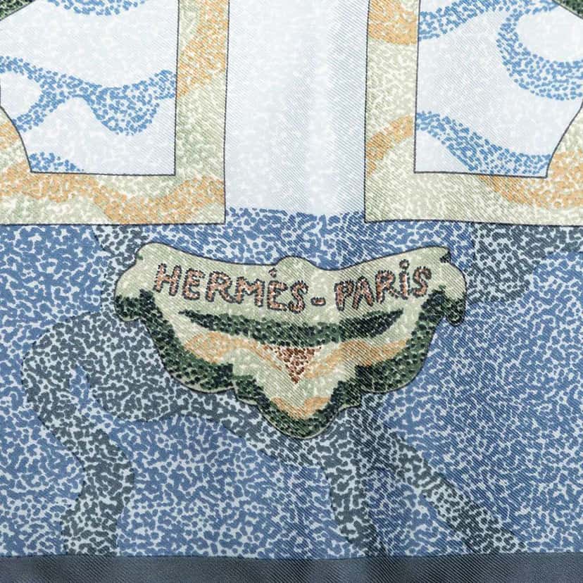 Hermès Alfred De Dreux Peintre du Cheval Silk Scarf Blue Silk Very good condition - Model View