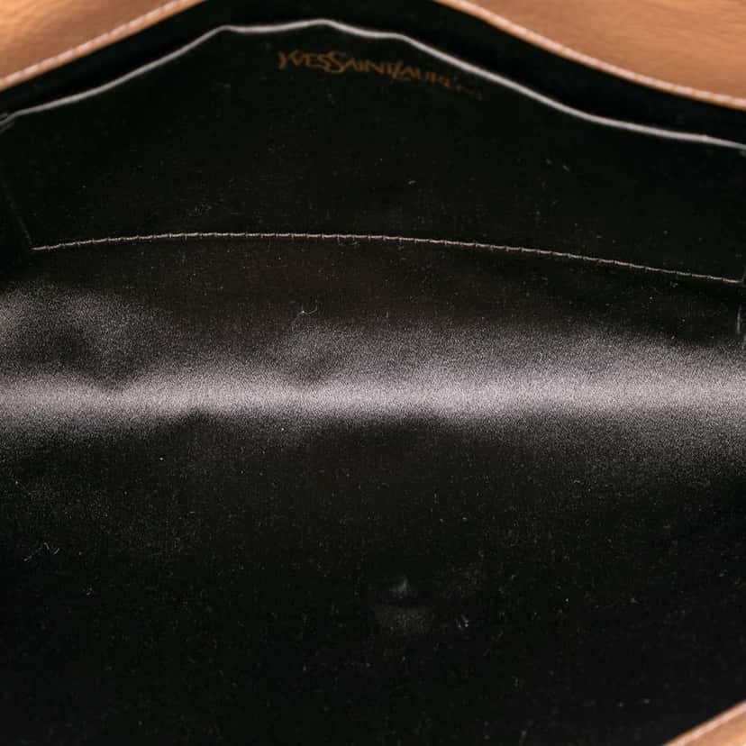 Saint Laurent Large Textured Patent Monogram Belle De Jour Clutch Brown Leather Very good condition - Model View