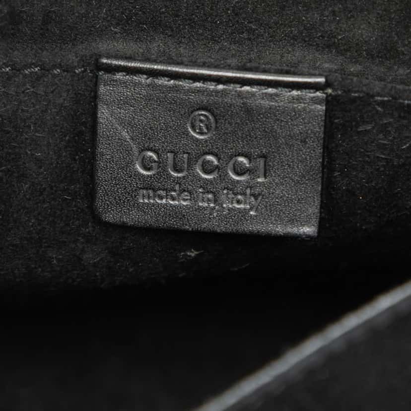 Gucci Suede Heart Crossbody Black Leather Very good condition - Box View