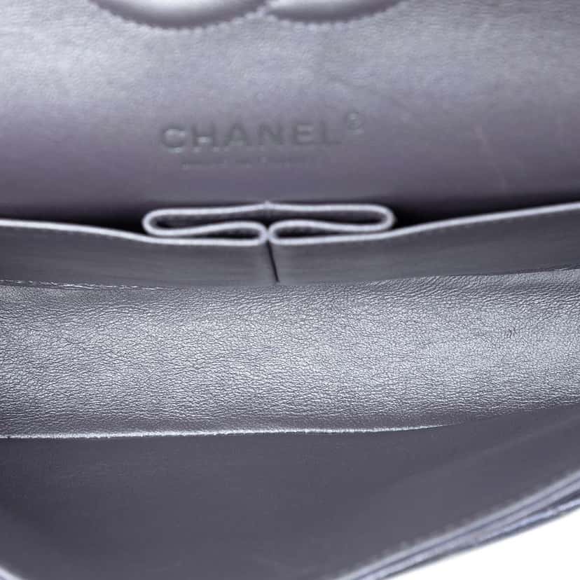 Chanel Medium Classic Metallic Lambskin Double Flap Silver Leather Very good condition - Model View