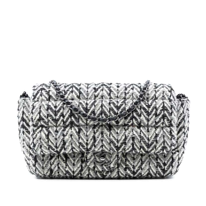 Chanel CC Herringbone Tweed Flap Black Tweed Very good condition - Front View