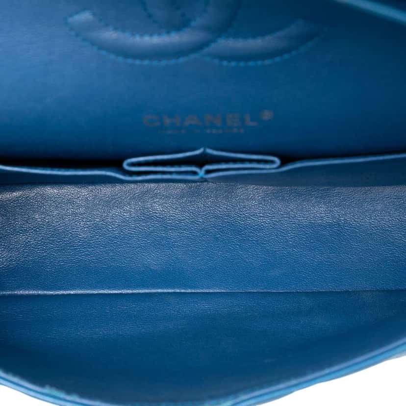 Chanel Medium Classic Calfskin Double Flap Blue Leather Very good condition - Model View