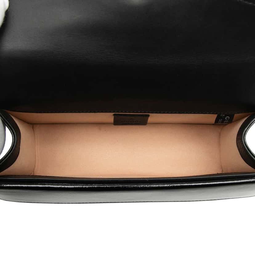 Gucci Medium GG Velvet Dionysus Crossbody Red Velvet Very good condition - Model View