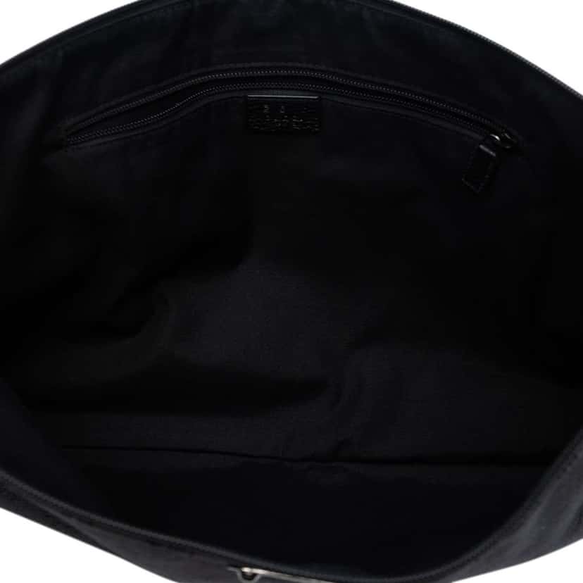 Gucci GG Denim Crossbody Black Denim Very good condition - Model View