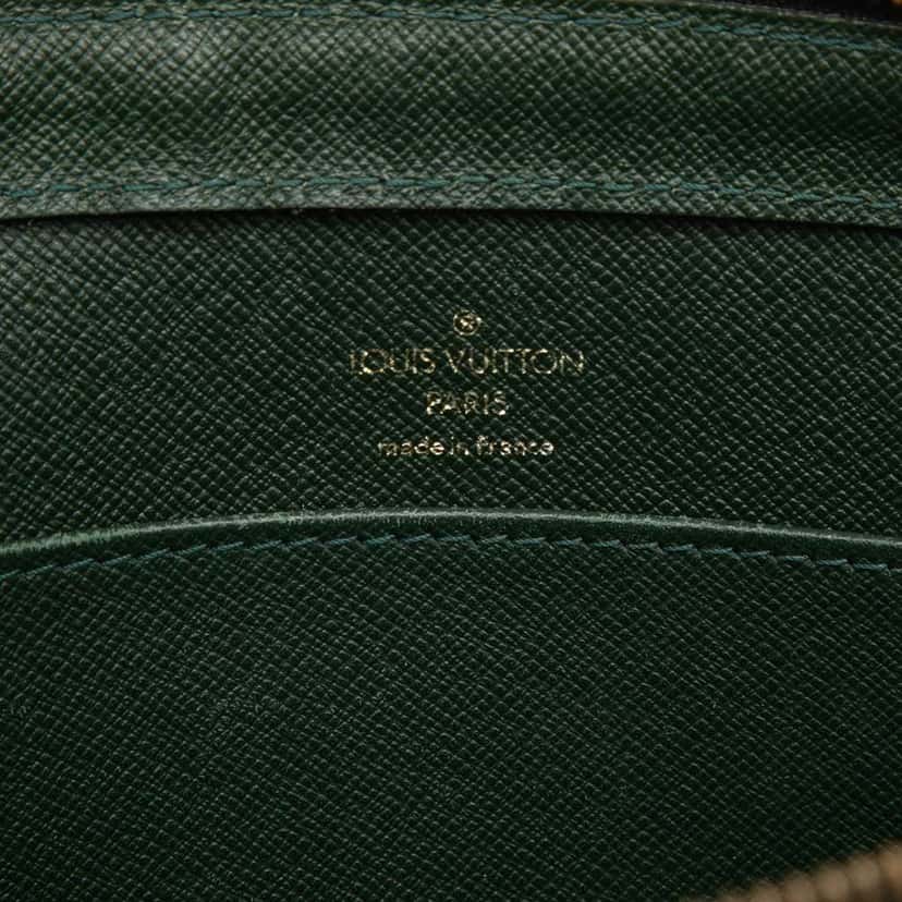 Louis Vuitton Taiga Pochette Baikal Green Leather Good condition - Box View