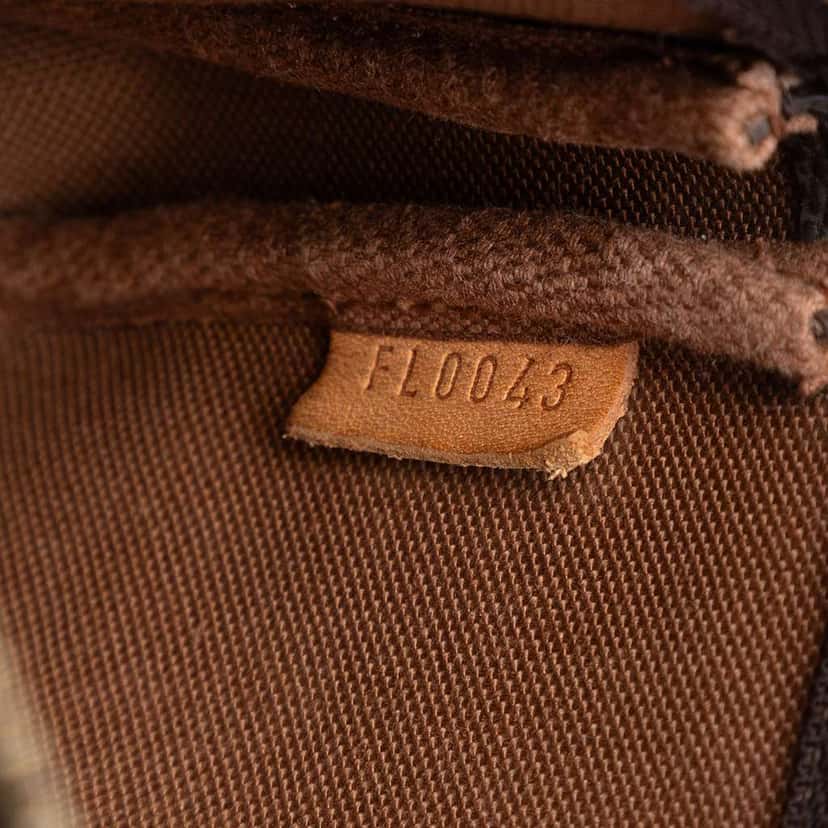 Louis Vuitton Monogram Mini Pochette Accessoires Brown Very good condition - Box View