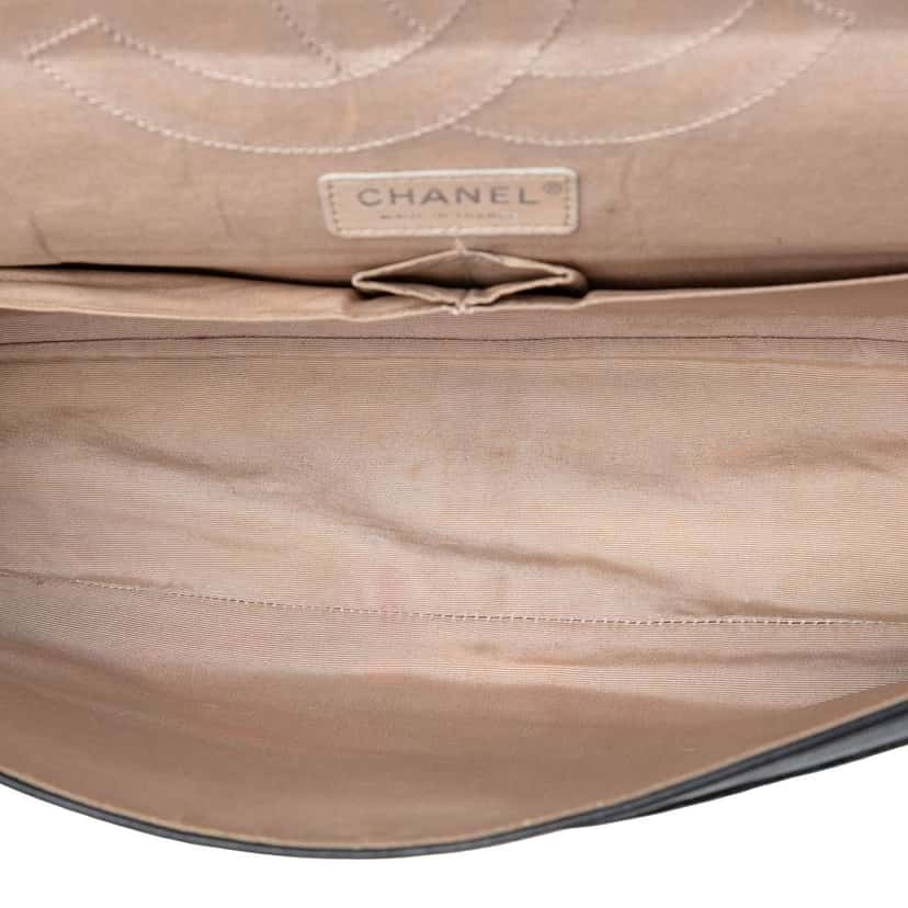 Chanel Maxi Embossed Calfskin 31 Rue Cambon Reissue 2.55 Double Flap Black Leather Very good condition - Model View