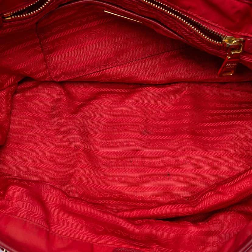 Prada Saffiano Trimmed Tessuto Tote Red Very good condition - Model View
