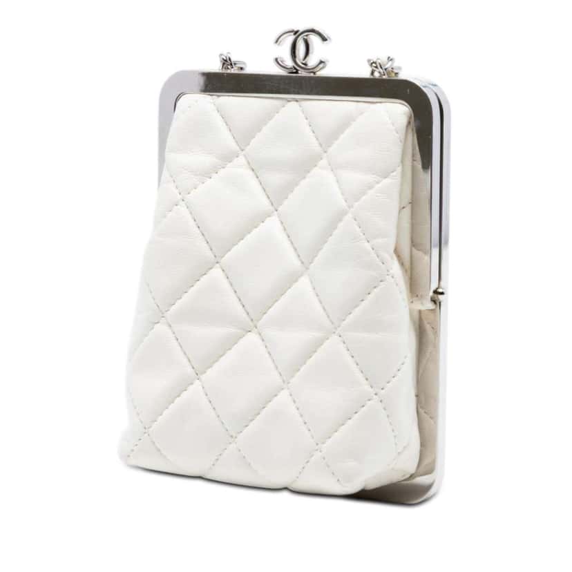 Chanel Lambskin and Acrylic Kiss Clutch with Chain White Leather Very good condition - Back View