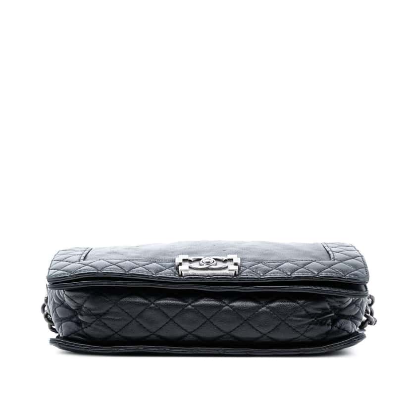 Chanel Medium Calfskin Boy Reverso Flap Black Leather Very good condition - Inside View