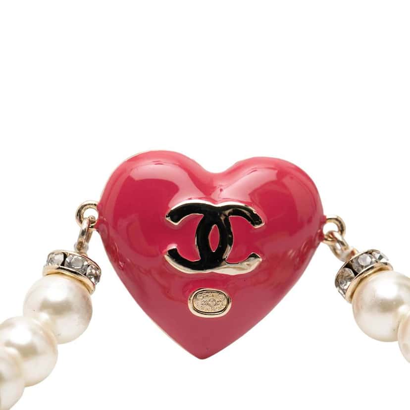 Chanel CC Gold Plated Resin Crystal Faux Pearl Chain Heart Bracelet Gold Metal Very good condition - Model View