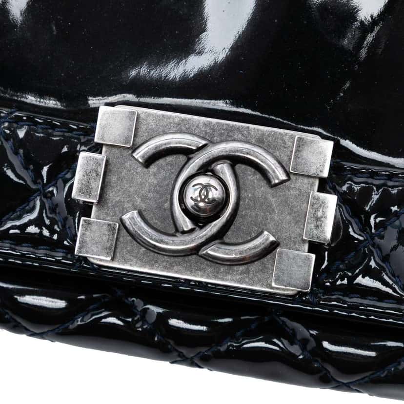 Chanel Medium Patent Boy Reverso Flap Black Leather Very good condition - Box View