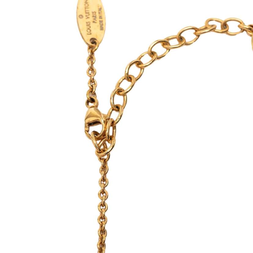 Louis Vuitton Gold Plated Essential V Necklace Gold Metal Very good condition - Model View