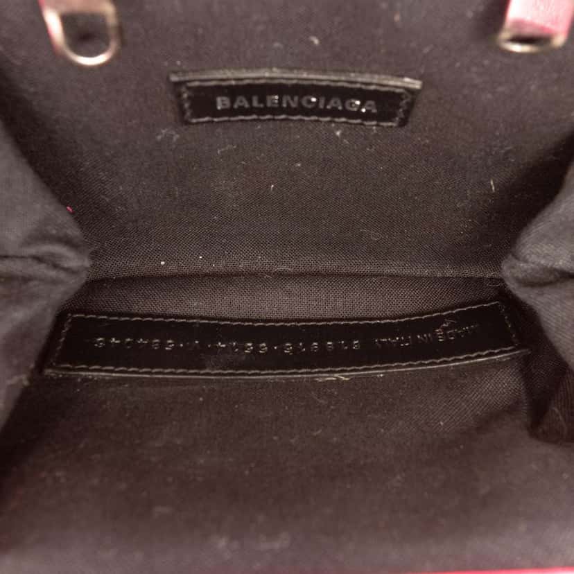 Balenciaga Mini Grained Calfskin Cloud Coin Purse On Strap Pink Leather Very good condition - Model View