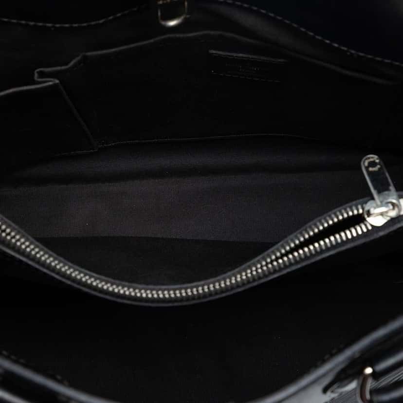 Louis Vuitton Epi Passy PM Black Leather Very good condition - Model View