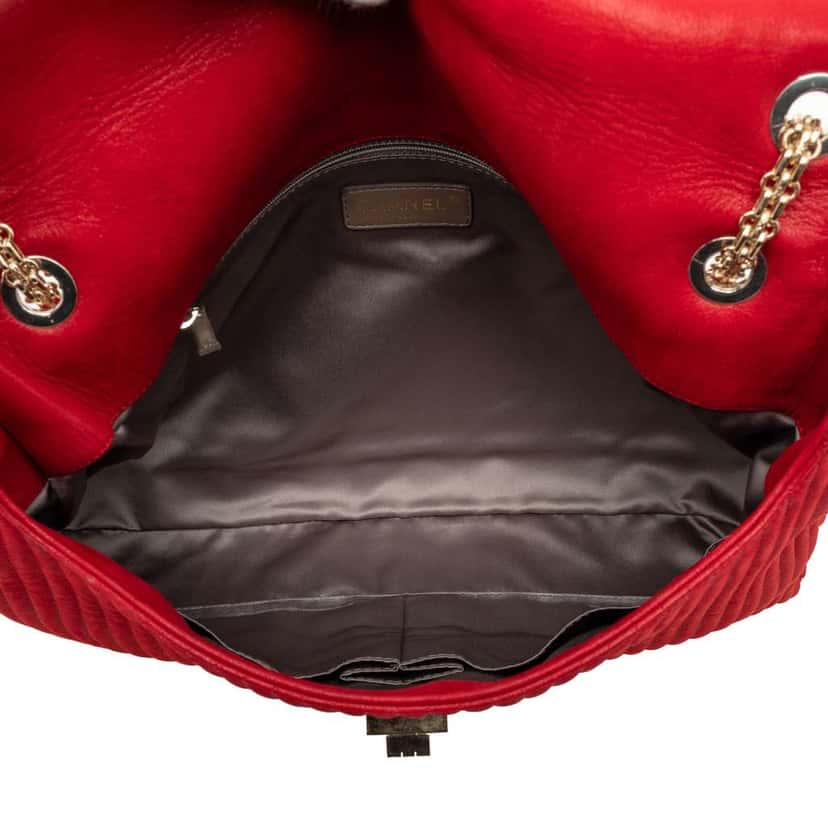 Chanel Maxi Vertical Quilted Calfskin Mademoiselle Lock Bijoux Flap Red Leather Very good condition - Model View