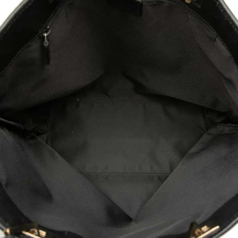 Gucci GG Canvas Tote Black Canvas Very good condition - Model View