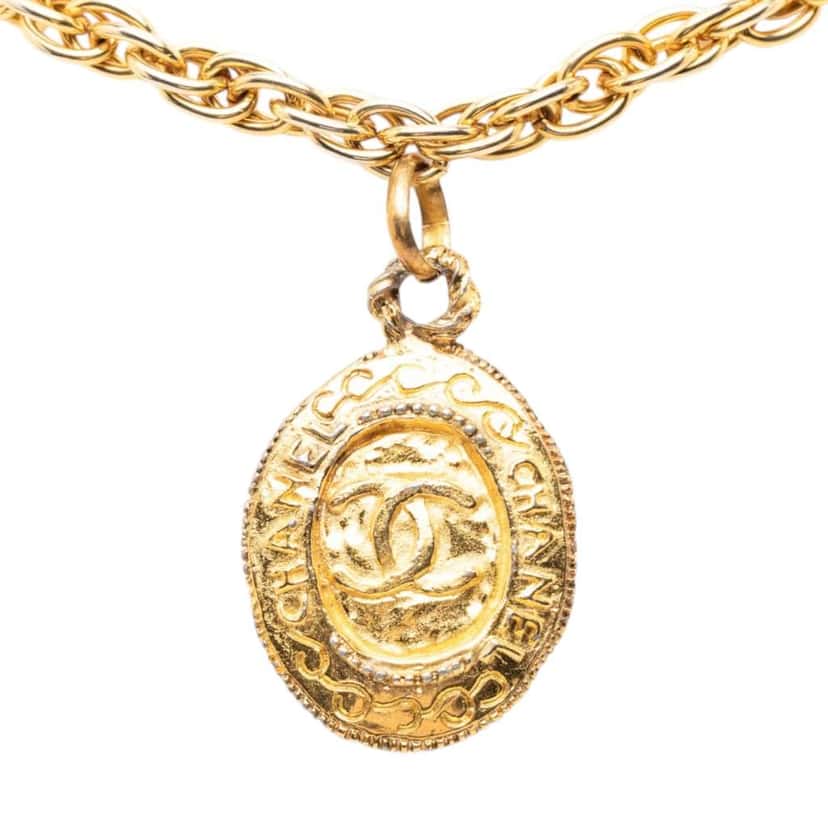 Chanel CC Gold Plated Medallion Pendant Necklace Gold Metal Very good condition - Back View