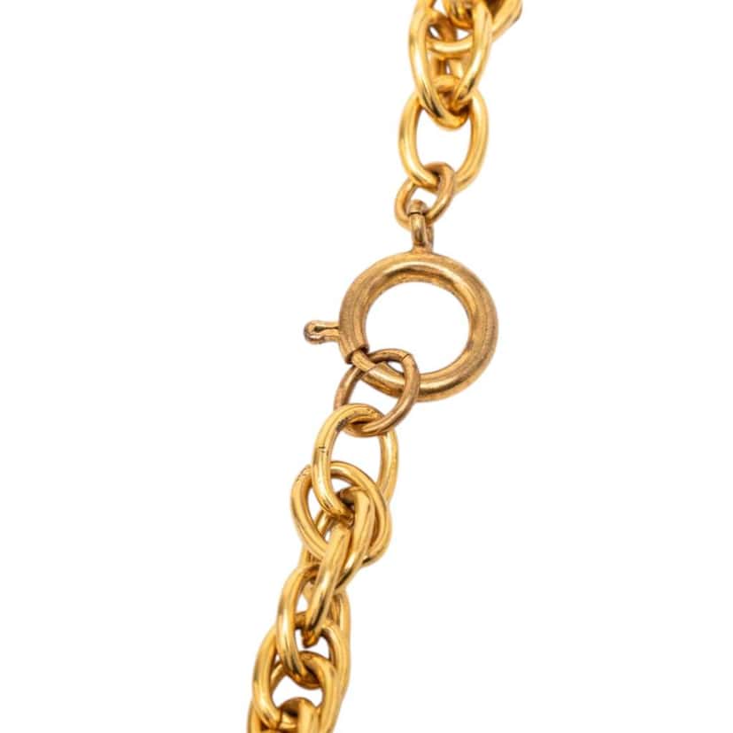 Chanel CC Gold Plated Medallion Pendant Necklace Gold Metal Very good condition - Model View