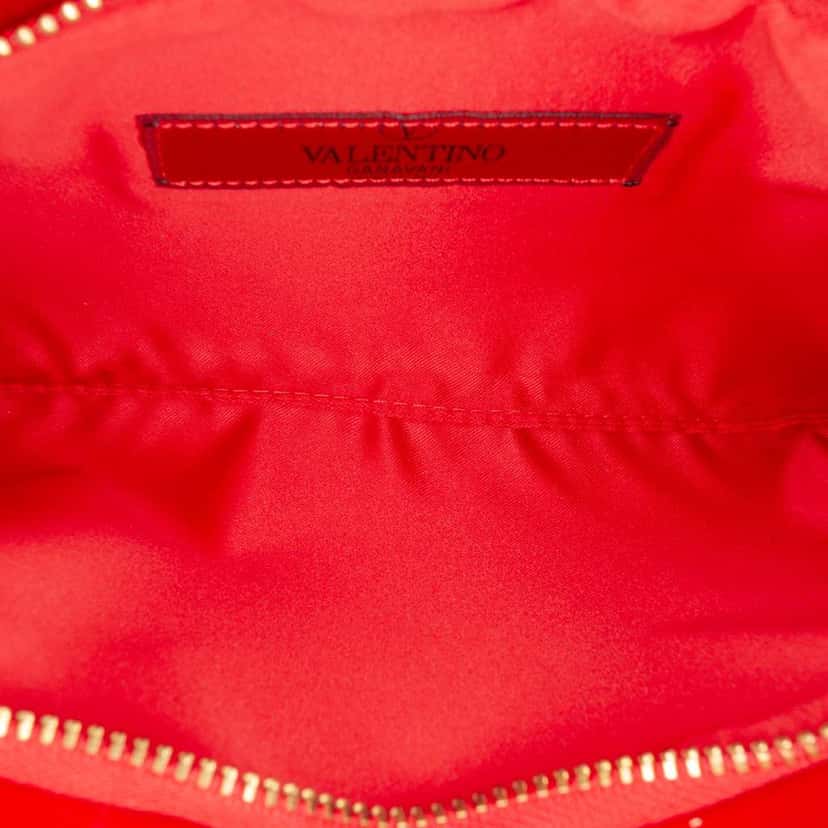 Valentino Pleated Satin Bow Clutch Red Satin Very good condition - Model View