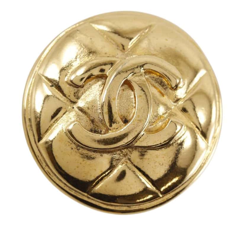 Chanel CC Quilted Gold Plated Round Clip On Earrings Gold Metal Very good condition - Model View