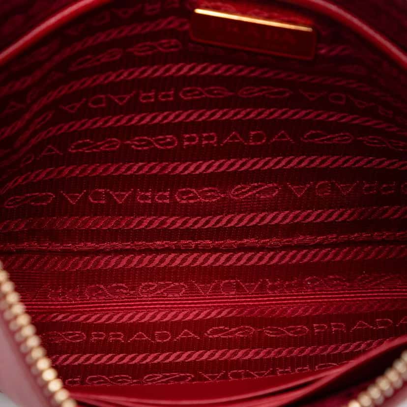 Prada Saffiano Shoulder Bag Red Leather Very good condition - Model View
