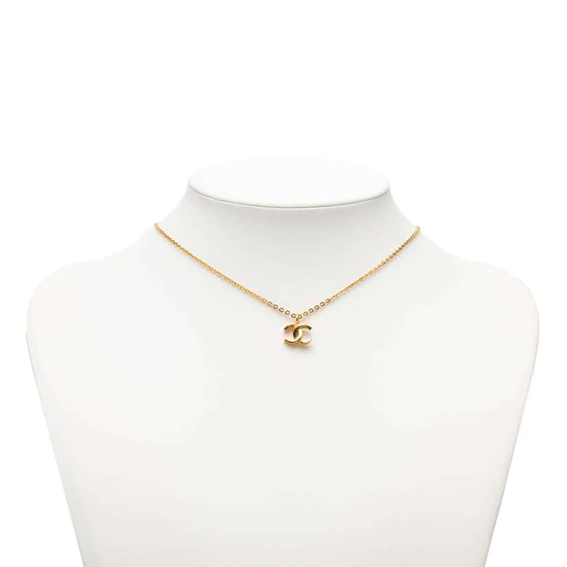 Chanel Gold Plated CC Pendant Chain Necklace Gold Metal Very good condition - Model View