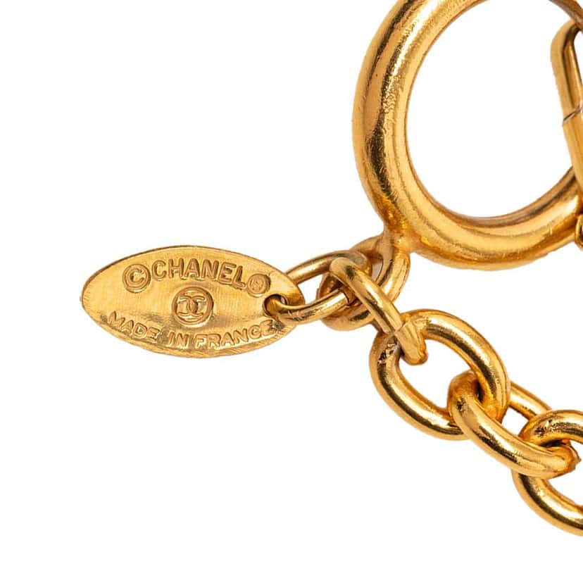 Chanel CC Gold Plated Quilted Pendant Necklace Gold Metal Very good condition - Model View