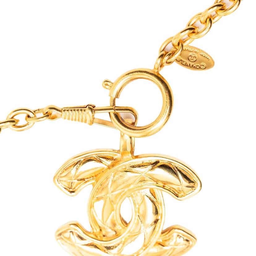 Chanel CC Gold Plated Quilted Pendant Necklace Gold Metal Very good condition - Box View