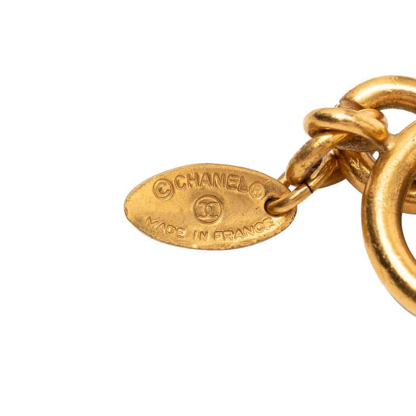 Chanel Gold Plated Quilted CC Pendant Necklace Gold Metal Very good condition - Model View