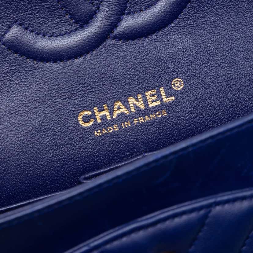 Chanel Medium Classic Chevron Lambskin Double Flap Blue Leather Very good condition - Box View