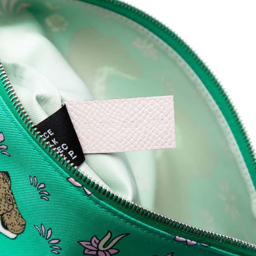 Hermès Les Leopards Silky Pocket Cosmetic Case Green Silk Very good condition - Box View