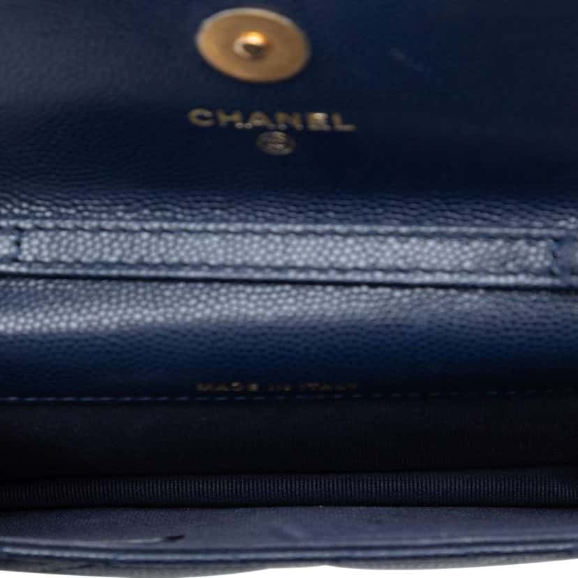 Chanel Quilted Caviar Twist Your Buttons Coin Purse With Chain Blue Leather Very good condition - Model View