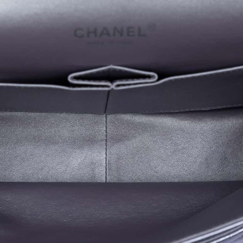 Chanel Jumbo Classic Metallic Lambskin Double Flap Purple Leather Very good condition - Model View