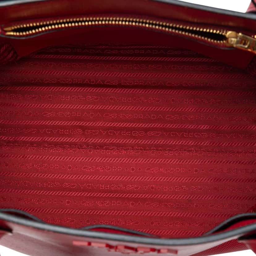 Prada Medium Saffiano Cuir Monochrome Top Handle Tote Red Leather Good condition - Model View