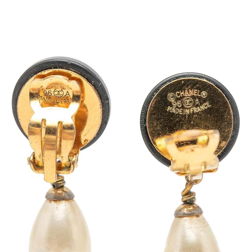Chanel CC Gold Plated Resin and Faux Pearl Drop Clip On Earrings Gold Metal Very good condition - Inside View