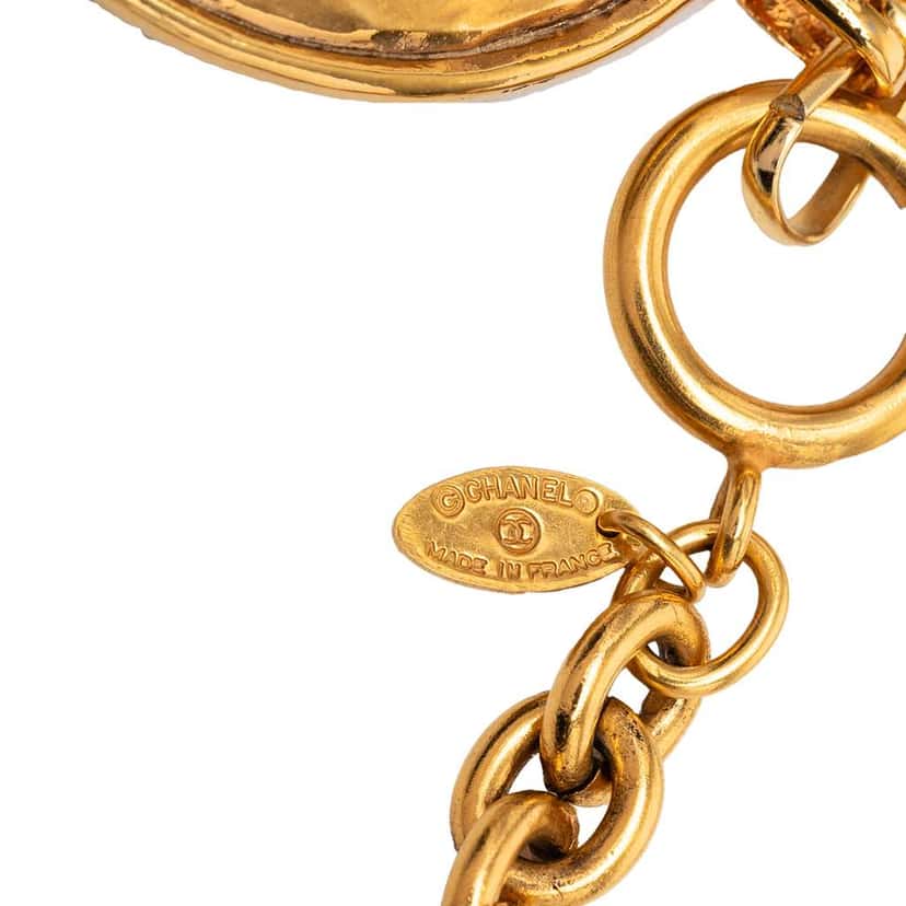Chanel Gold Plated 31 Rue Cambon Medallion Pendant Necklace Gold Metal Very good condition - Box View