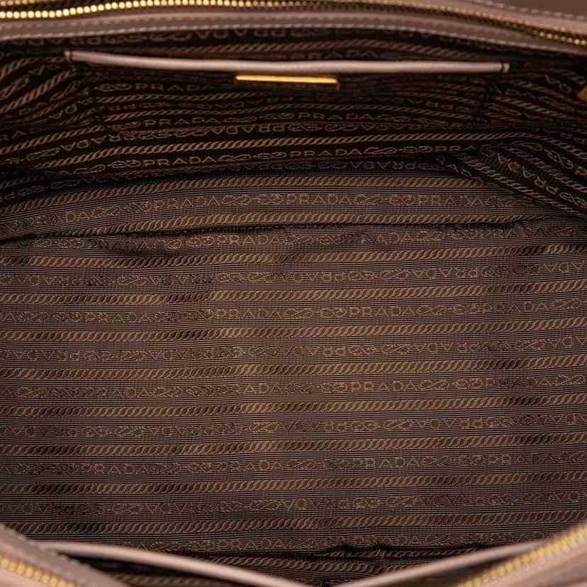Prada Large Saffiano Lux Galleria Double Zip Tote Brown Leather Very good condition - Model View